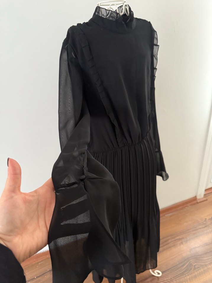 Uzun Siyah Piliseli Gotik Kadın Elbise - Görsel 2