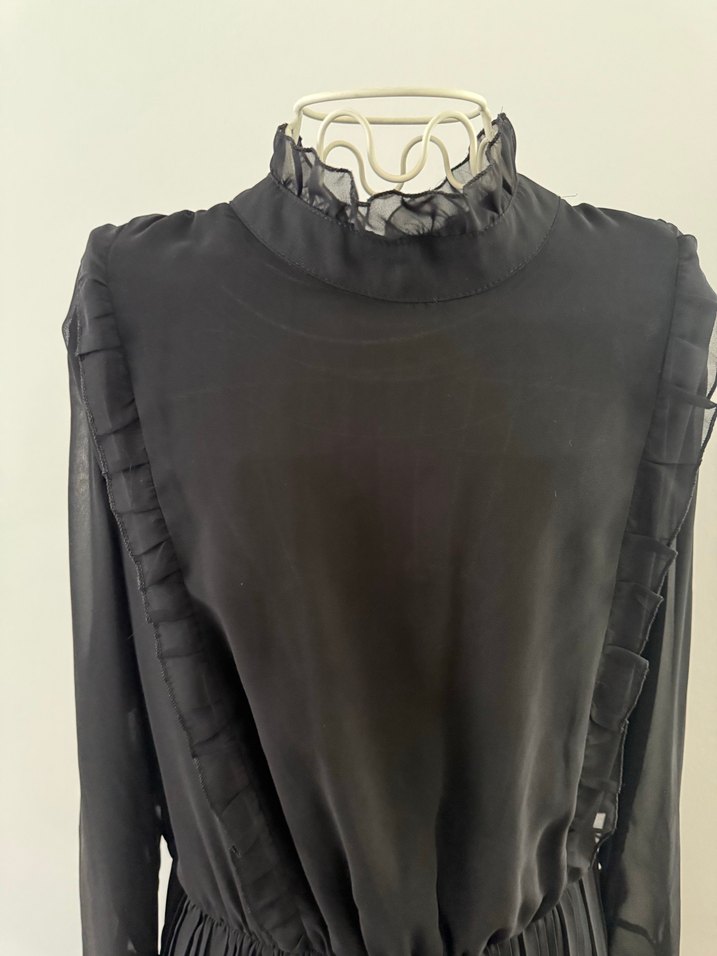 Uzun Siyah Piliseli Gotik Kadın Elbise - Görsel 3