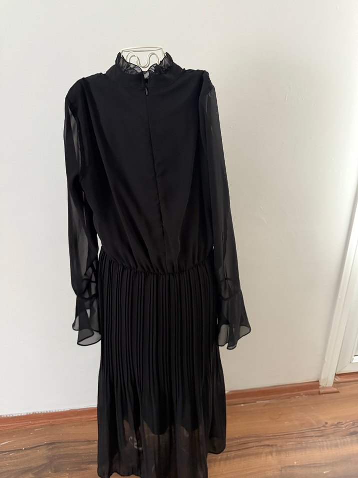 Uzun Siyah Piliseli Gotik Kadın Elbise - Görsel 4