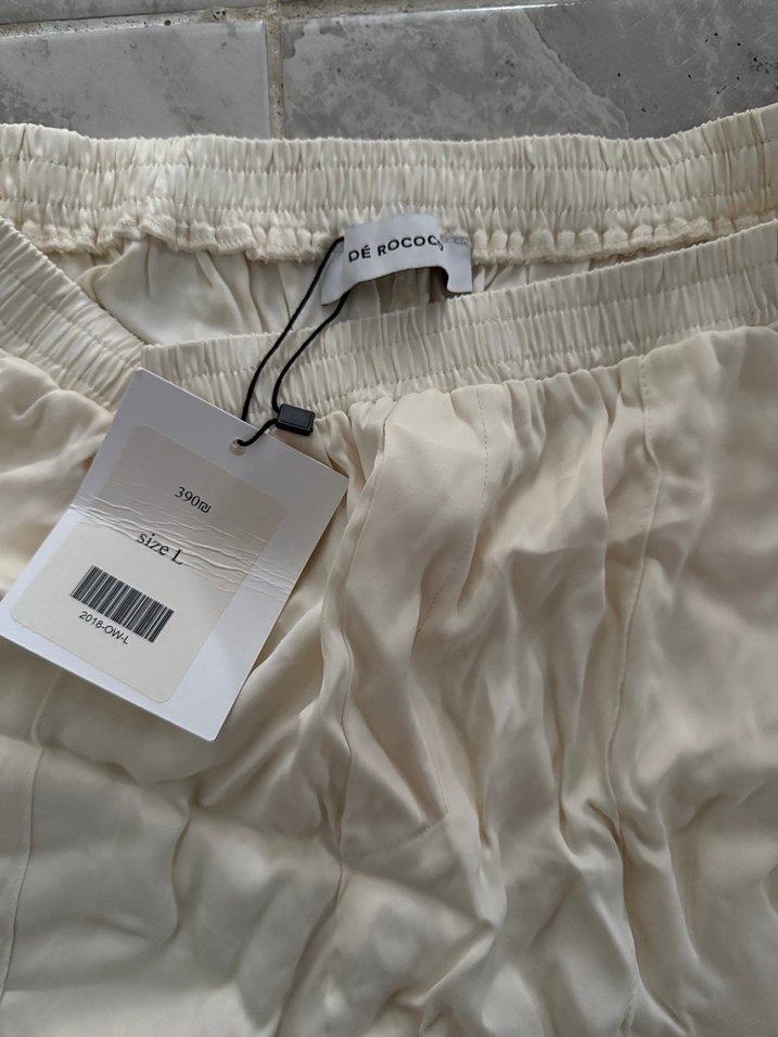 Beyaz saten Mini Şort Rahat Kesim - Görsel 2