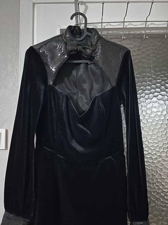 Parlak Siyah Gotik Strappy Kuşaklı kısa Abiye - Görsel 2