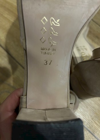 Bej Süet Tokalı Kadın Topuklu Ayakkabı - Görsel 2