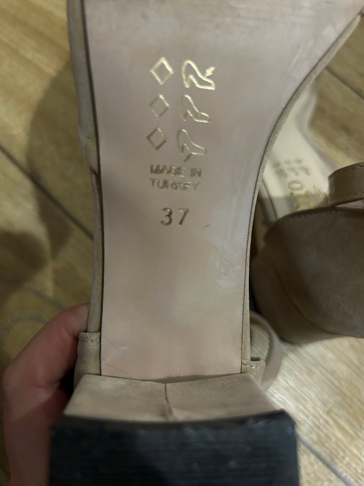 Bej Süet Tokalı Kadın Topuklu Ayakkabı - Görsel 2