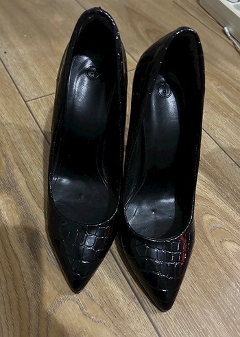 Siyah Yılan Desenli Gotik Stiletto - Görsel 3