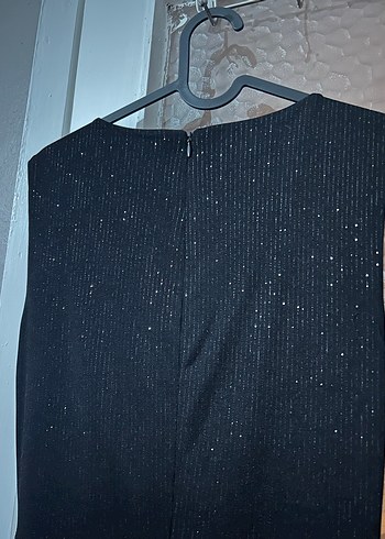 Siyah Parlak V Yakalı Drapeli Uzun Elbise - Görsel 3