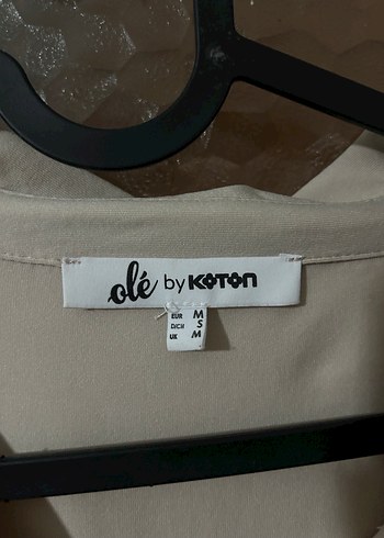 Bej V Yaka Düğmeli Kadın Crop Bluz - Görsel 3