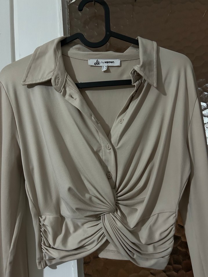 Bej V Yaka Düğmeli Kadın Crop Bluz - Görsel 2