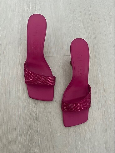 Mango fuşya pembe taşlı terlik