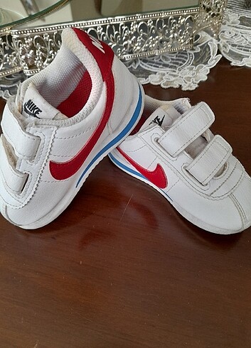 22 Beden Nike Spor Ayakkabı ??