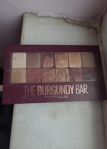 Beden Maybelline The Burgundy Bar Far Paleti