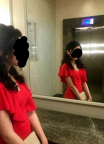 Parlak Kırmızı Elbise 
