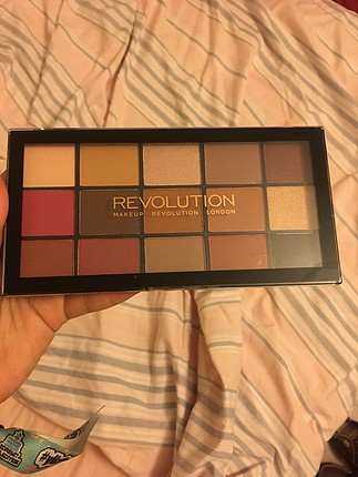diğer Beden Makeup revolution makyaj paleti