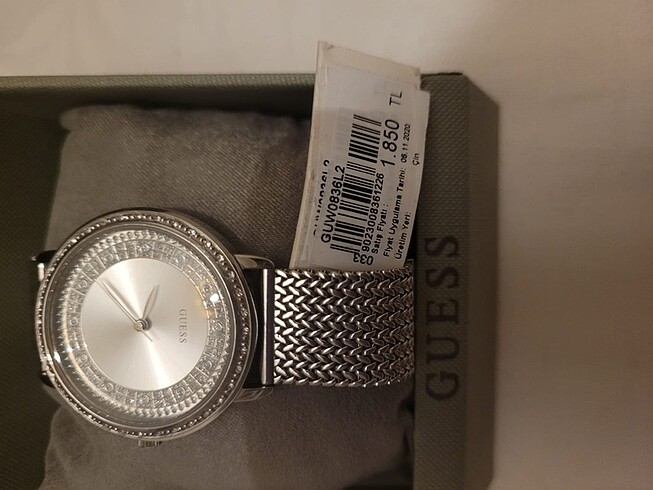 Guess saat kadın hasarsız