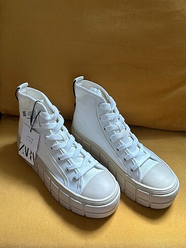 Zara Converse