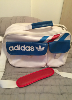Adidas postacı çanta