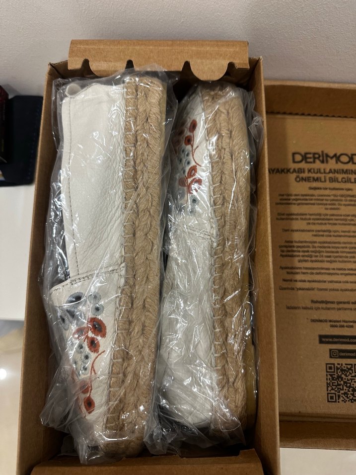 Boncuk İşlemeli Beyaz Dolgu Topuk Espadril - Görsel 4