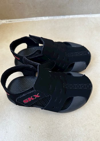 24 Beden Skechers siyah sandalet