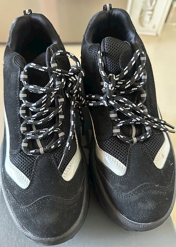 Derimod Siyah Platform Topuklu Bağcıklı Kadın Spor Ayakkabı - Görsel 2