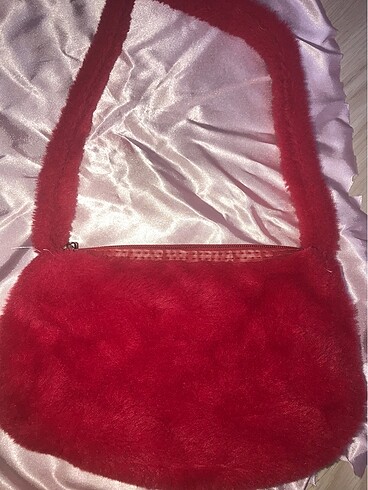 Kırmızı çanta - Görsel 2