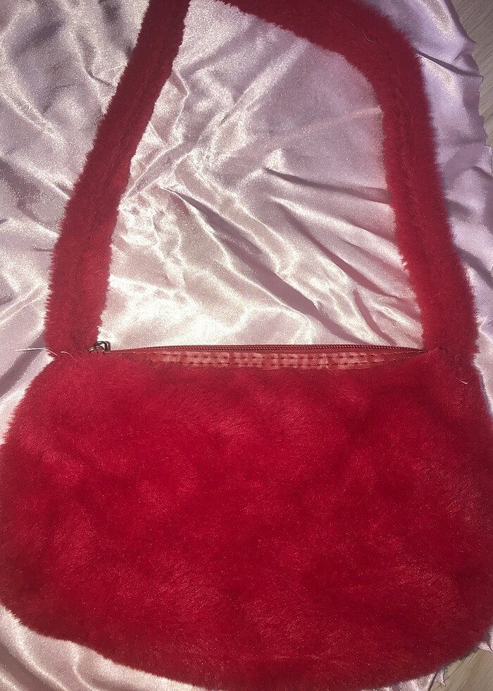 Kırmızı çanta - Görsel 2