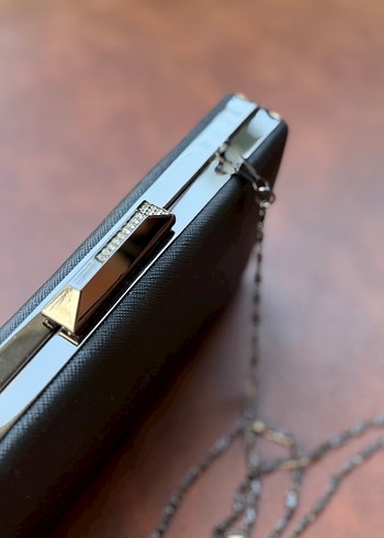 Zincir Detaylı Siyah Yılan Desenli Deri Kadın Clutch