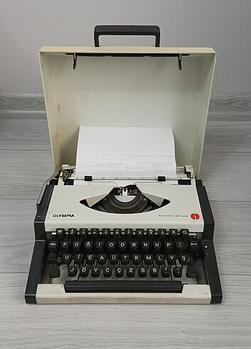 OLYMPIA Traveller de Luxe Daktilo( Açıklamayı Okuyunuz )