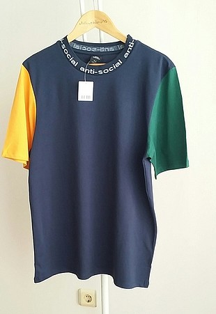 Urban outfitters tişört
