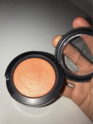 mac extra dimension blush JUST A PINCH