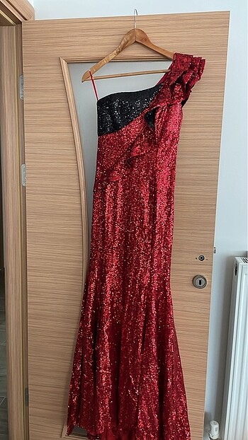 Kadın balık model abiye