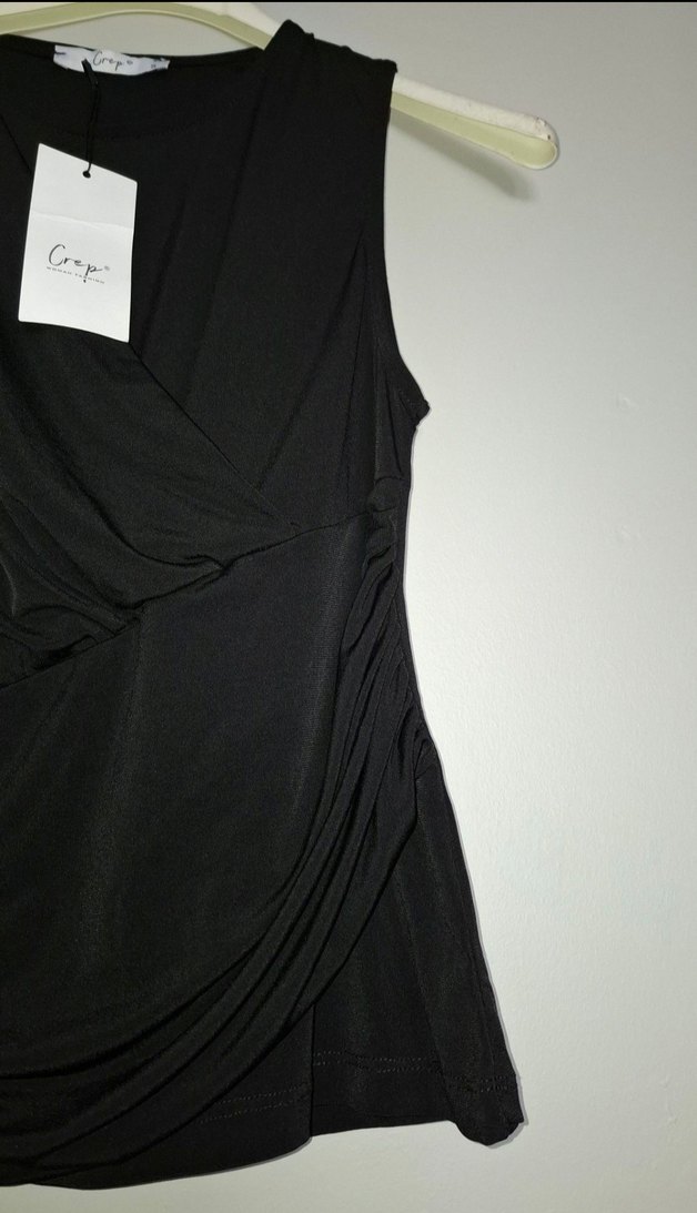 Siyah V Yaka Kolsuz Drapeli Kadın Bluz - Görsel 3