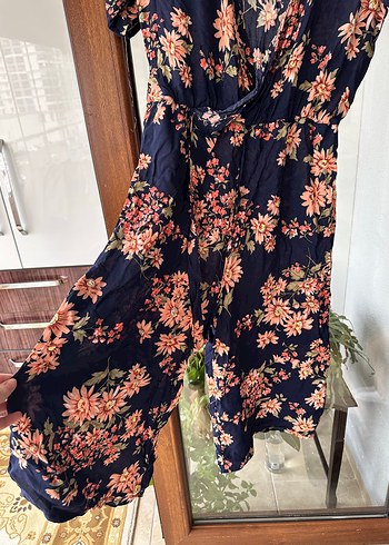 Çiçek Desenli, V Yaka Tulum - Görsel 3