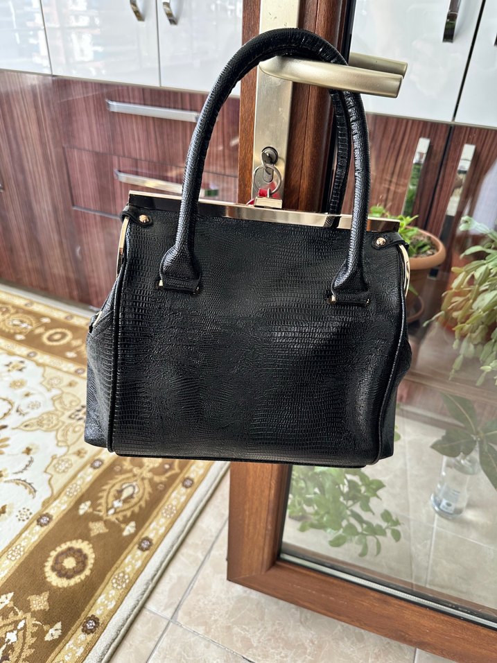 Parlak Siyah Yılan Desenli Deri Kadın Çanta - Görsel 2