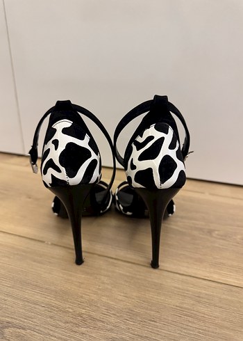 36 Beden siyah Renk Zebra desen ince topuklu ayakkabı