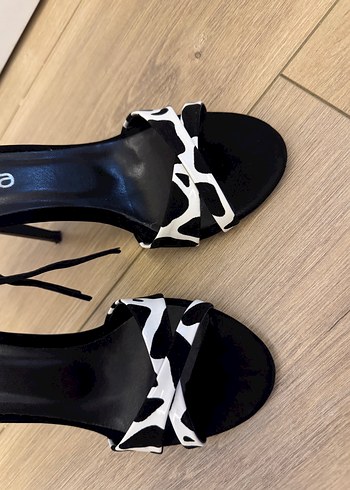 36 Beden Zebra desen ince topuklu ayakkabı
