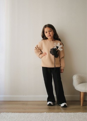 Bej Oversize Sweatshirt Çiçek Detaylı