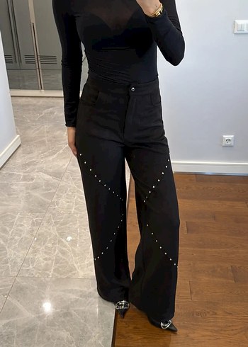 l Beden SİYAH ZIMBALI SÜET PANTOLON