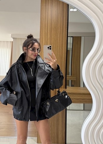 Siyah Deri Yüksek Yakalı Kadın Mont - Görsel 3