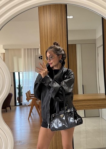 Siyah Deri Yüksek Yakalı Kadın Mont - Görsel 2