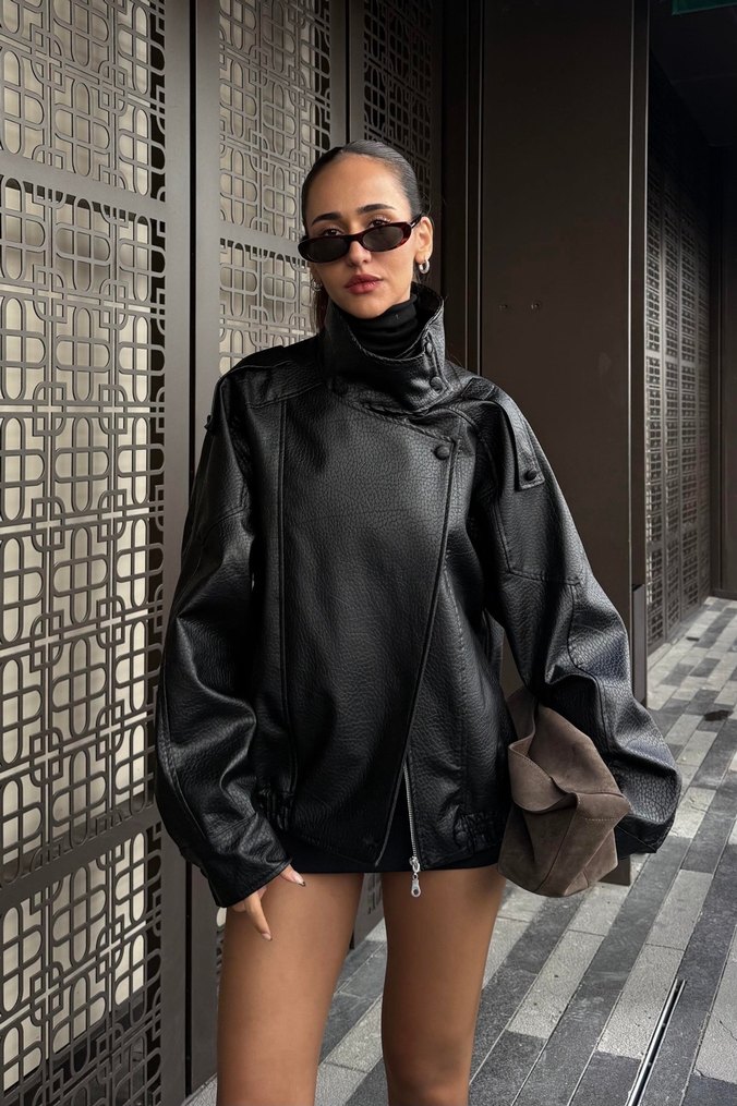 Siyah Deri Yüksek Yakalı Kadın Mont - Görsel 4