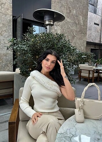 universal Beden Kürk Detaylı tek omuz triko