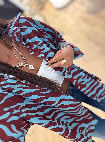 Diğer Oversize gömleğimizde İNDİRİM 15 Haziran tarihine kadar geçerli