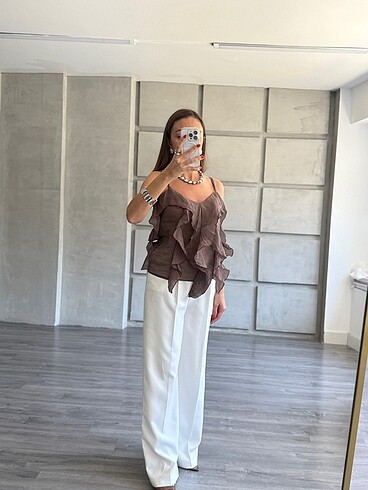 Fırfırlı Bluz S M L bedenlidir Manken Ölçüleri: Göğüs:90cm Be