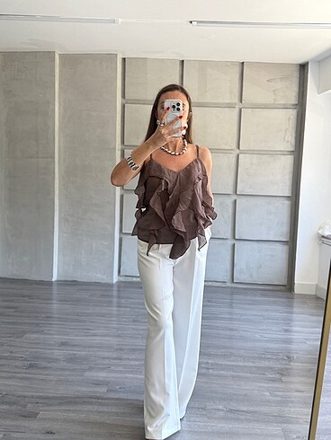 l Beden Fırfırlı Bluz Vizon ???? S M L bedenlidir tam kalıptır kendi bed