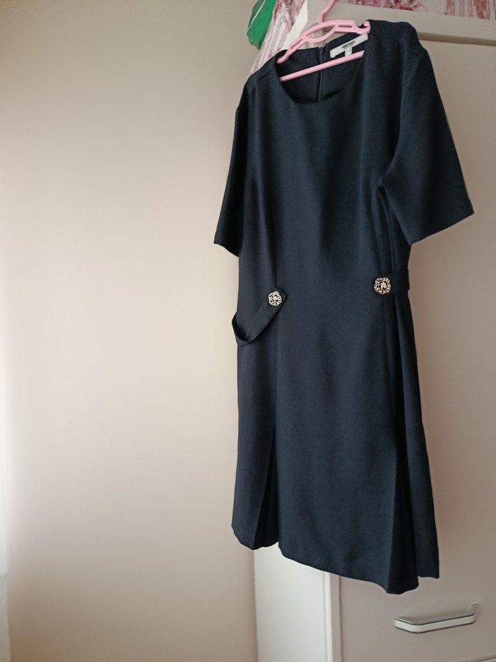 Düğmeli Siyah Midi Kadın Elbise - Görsel 2