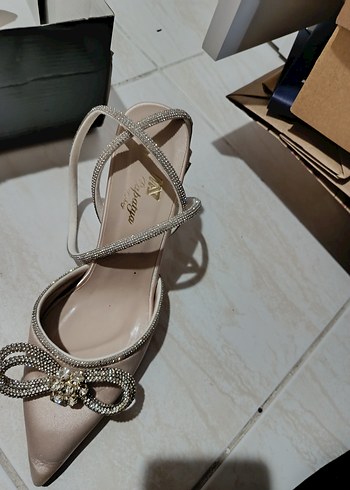 Bej Yılan Desenli Tokalı Stiletto Topuklu Ayakkabı - Görsel 2