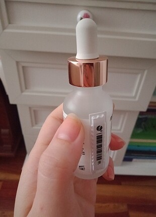 Beden Revolution niacinamide ve retinol loreal