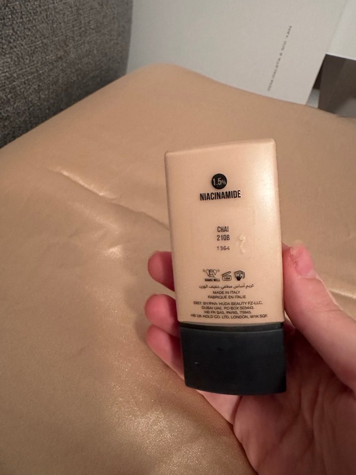 Huda Beauty Easy Blur Fondoten - Görsel 3