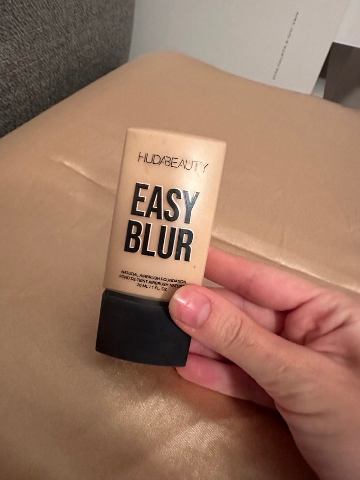 Huda Beauty Easy Blur Fondoten - Görsel 2