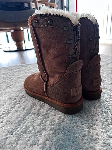 Pegia Pegia marka taba ugg model bot