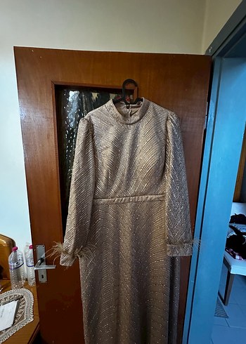 Uzun Kollu İşlemeli Bej Abiye Elbise - Görsel 5